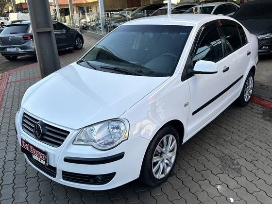 VOLKSWAGEN POLO SEDAN 1.6 8V GASOLINA 4P MANUAL